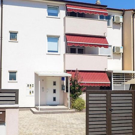 Leona Pula Exterior foto